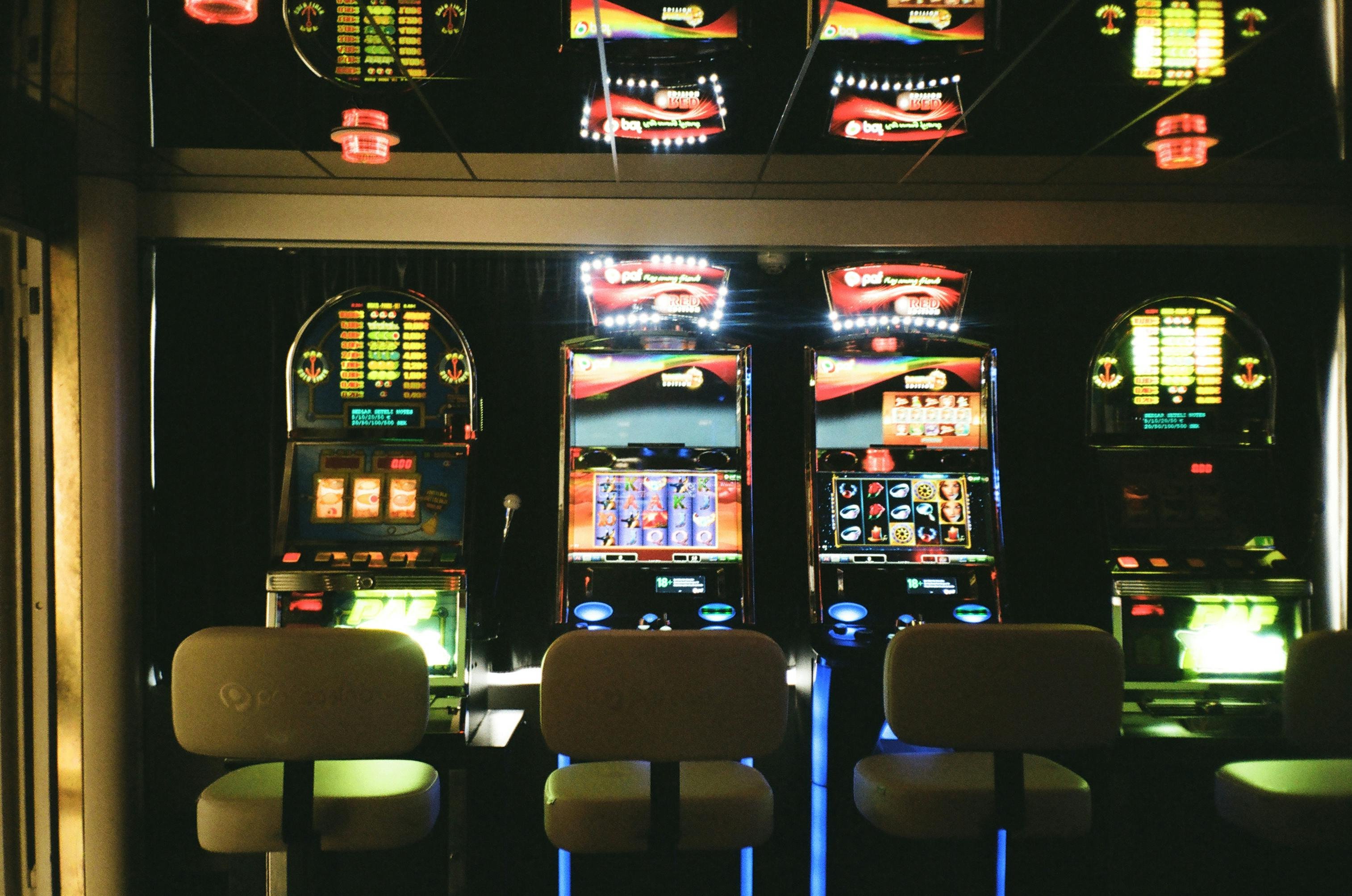 Pemain sedang menikmati permainan bingo online di perangkat mobile